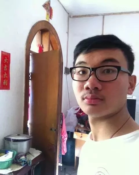 戒色之后阳光帅气,再次看黄破戒之后猥琐不堪(照片对比,手淫毁脸无疑)