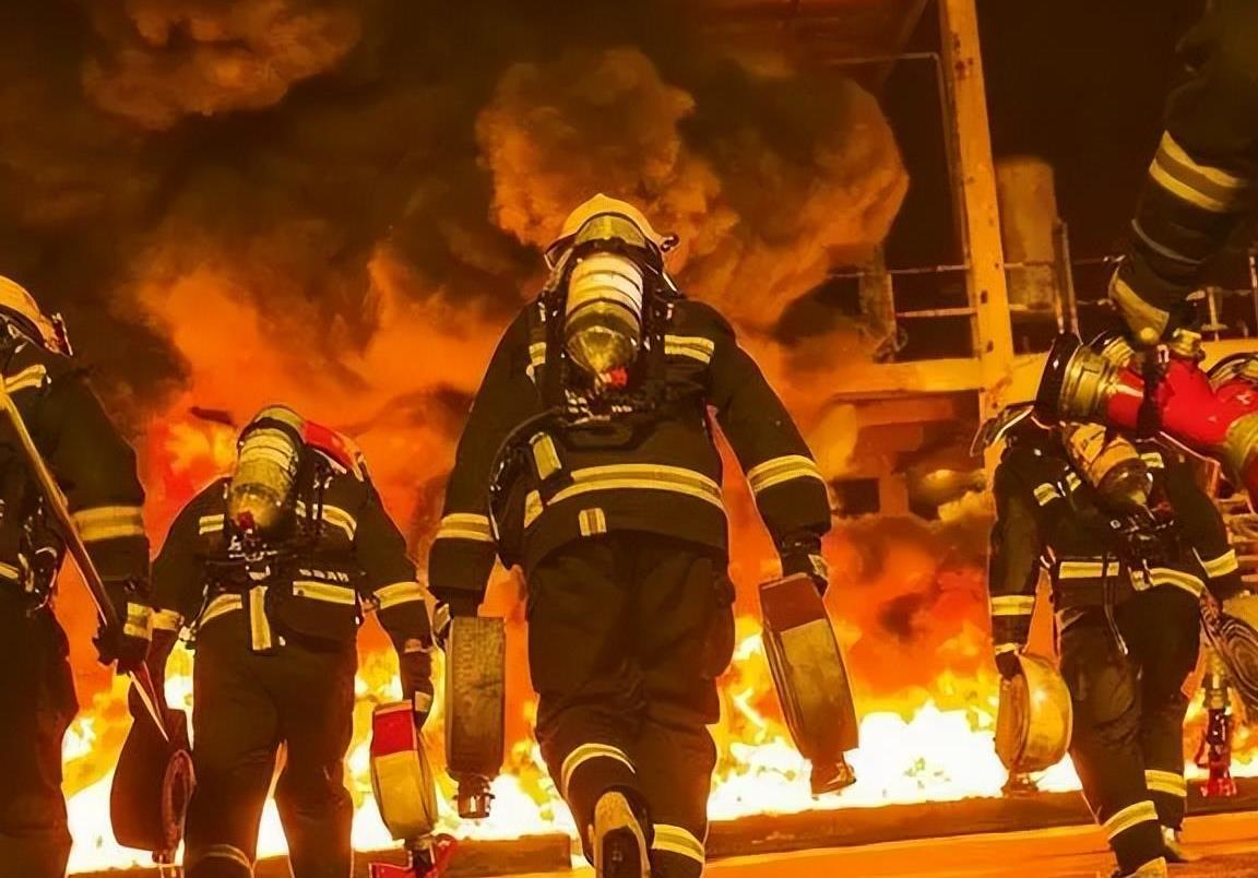 2015年“天津大爆炸”：因奸商一个谎言，25名消防员全体丧生-图片6