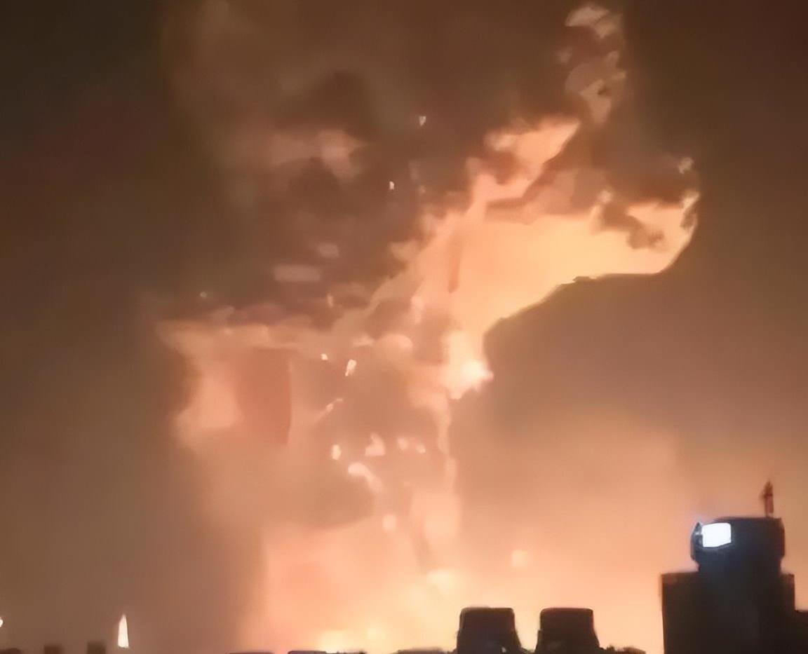 2015年“天津大爆炸”：因奸商一个谎言，25名消防员全体丧生-图片3